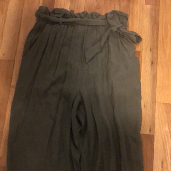 Dark green pants with bow! - Picture 3 of 4